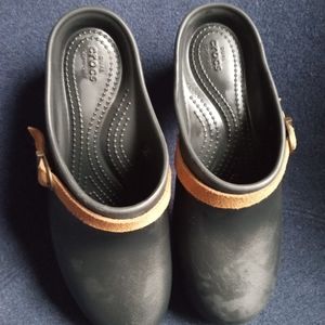 CROCS WOMENS SARAH HEEL SUEDE MULE BUCKLE ACCENT CLOG SIZE 8